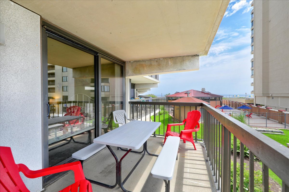 Dine Al Fresco while you take in that sweet and salty Ocean Breeze!