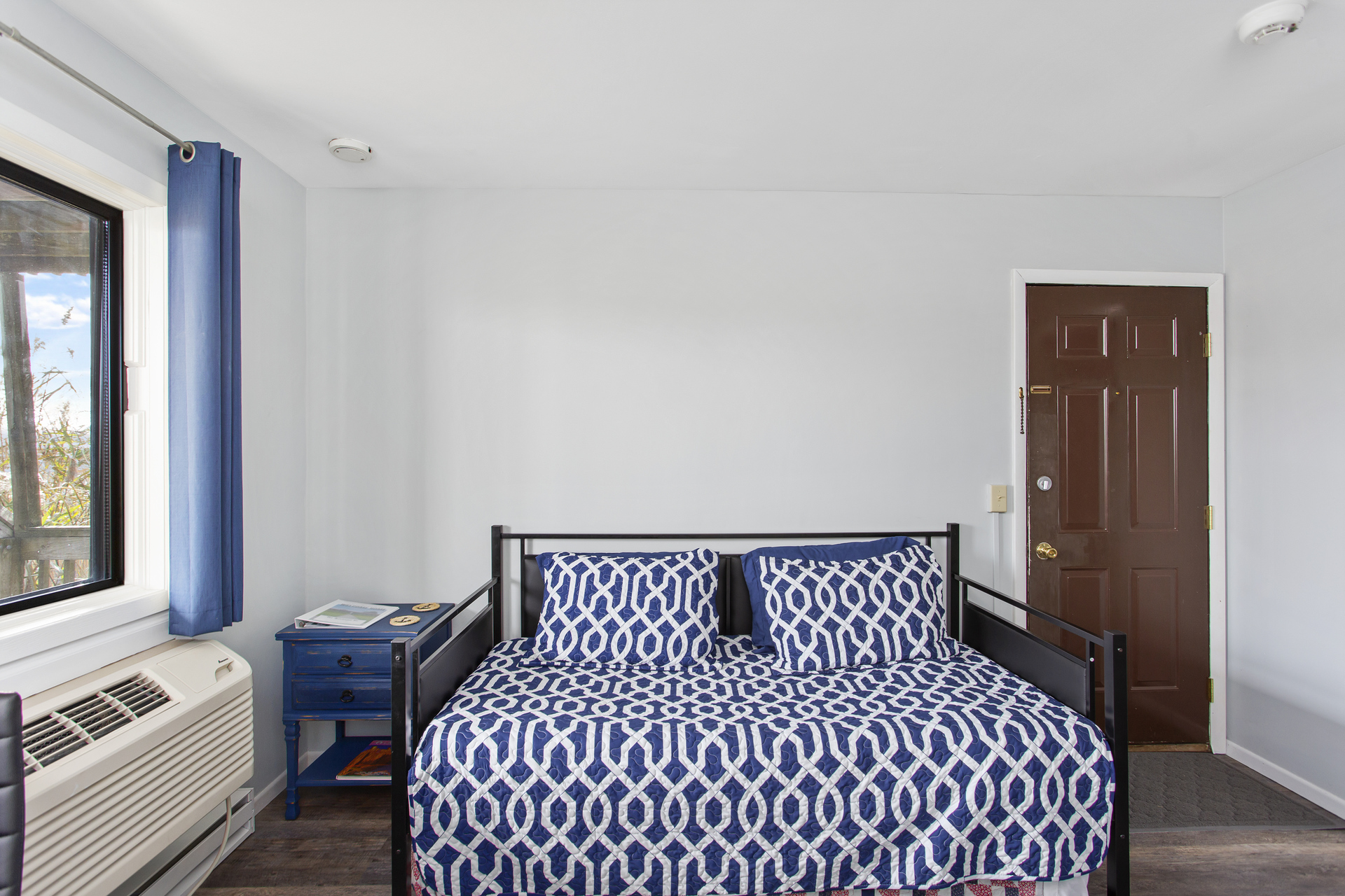 Daybed with 2 Twins also doubles as a comfy Sofa!