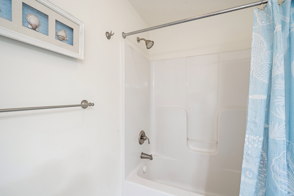 Full Bath 2 has a Tub/Shower Combo.