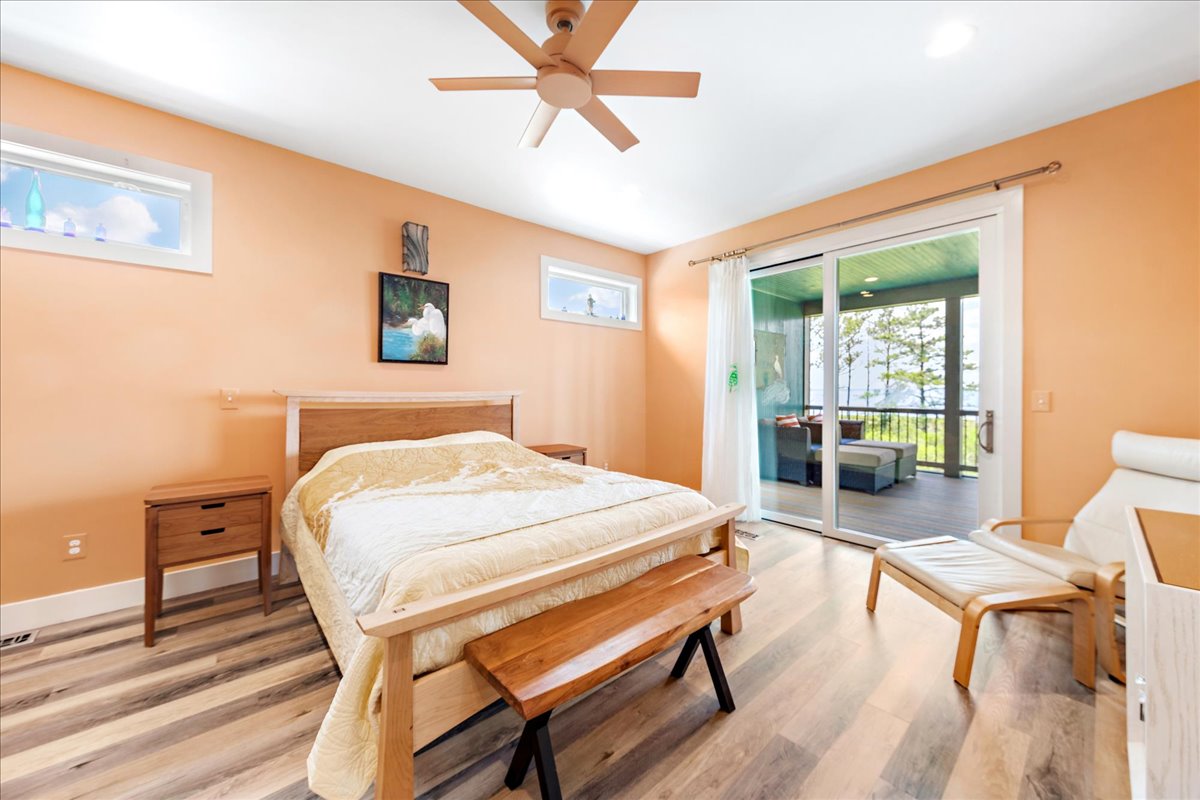 House on the Dune has 2 downstairs Master Bedrooms with Queen Beds.