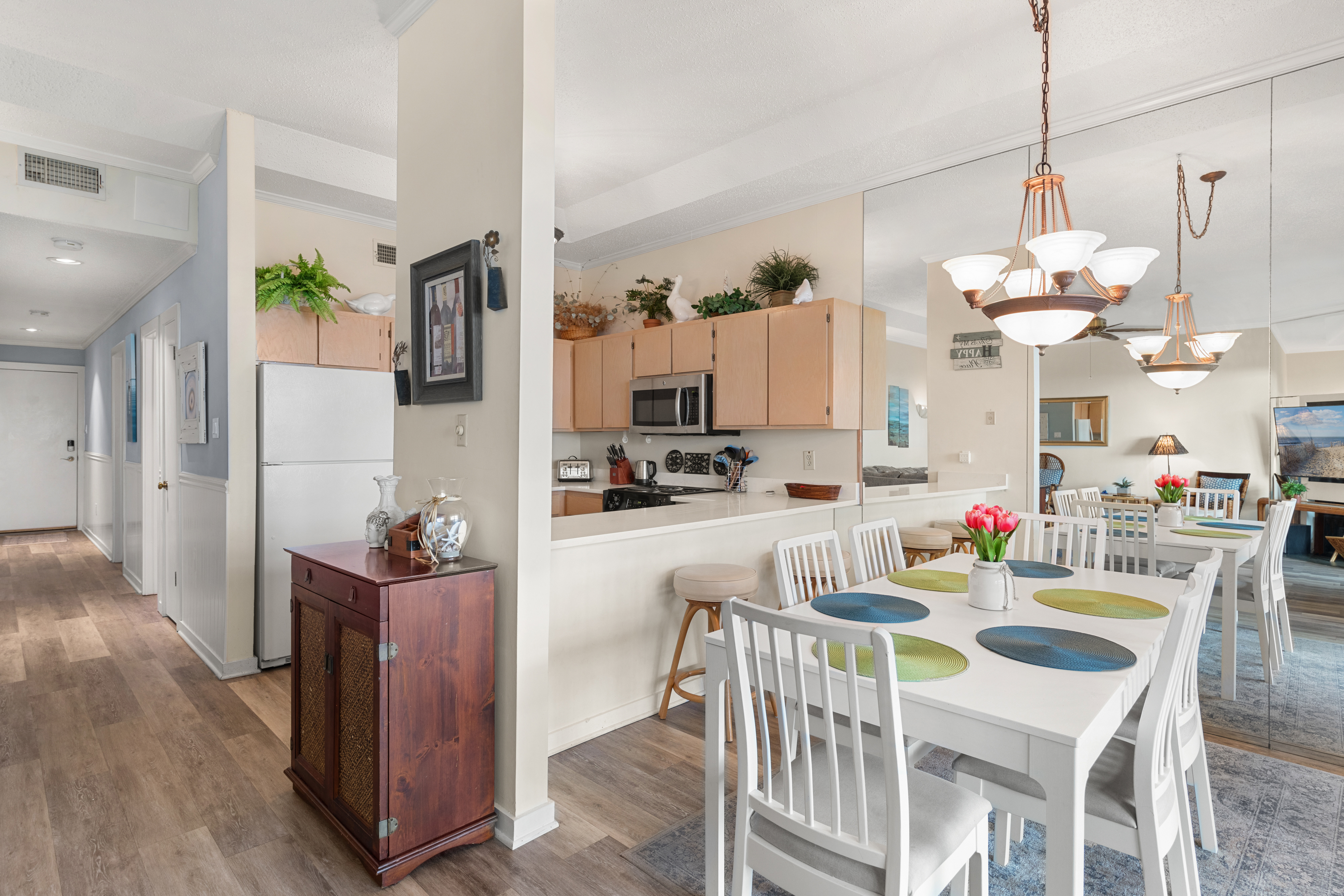 Grab a quick bite before hitting the beach at the Breakfast Bar!