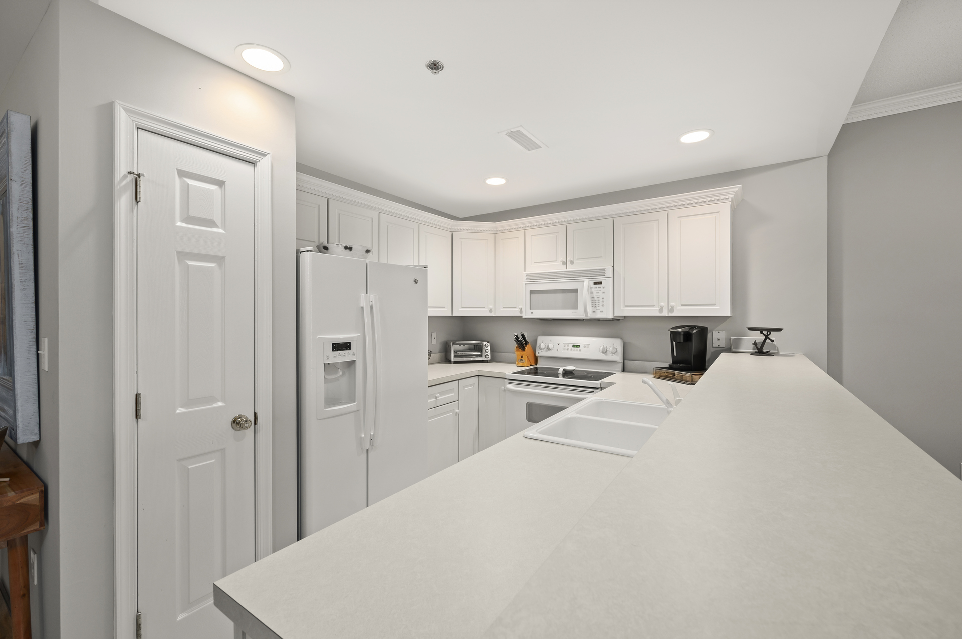 Sunset Bay 514 is light and bright throughout.