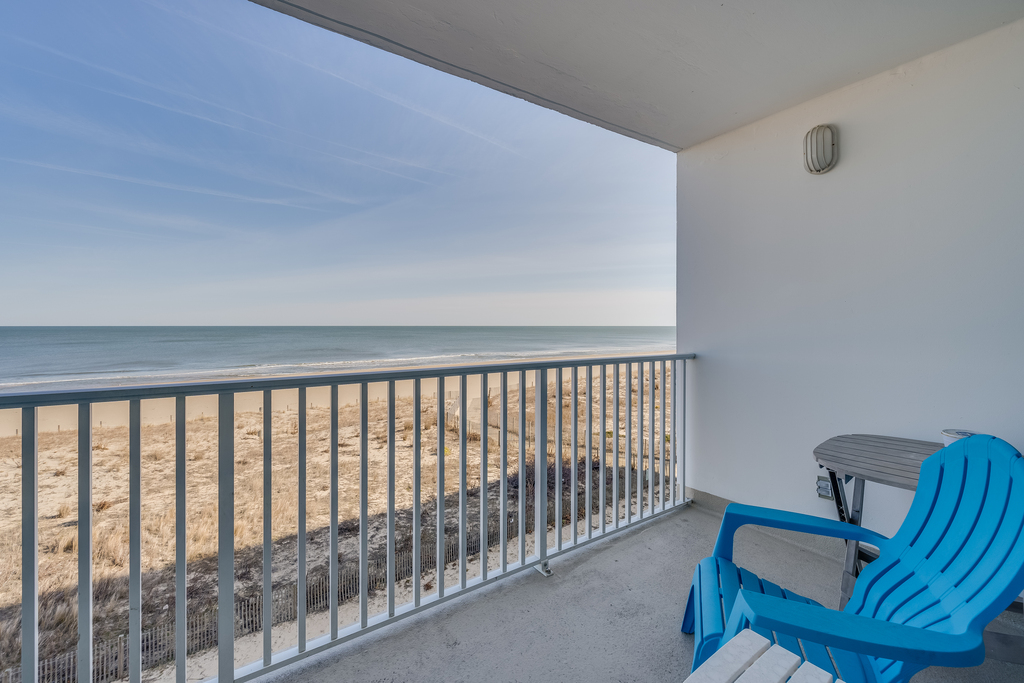 Just a short walk to fine dining and attractions.