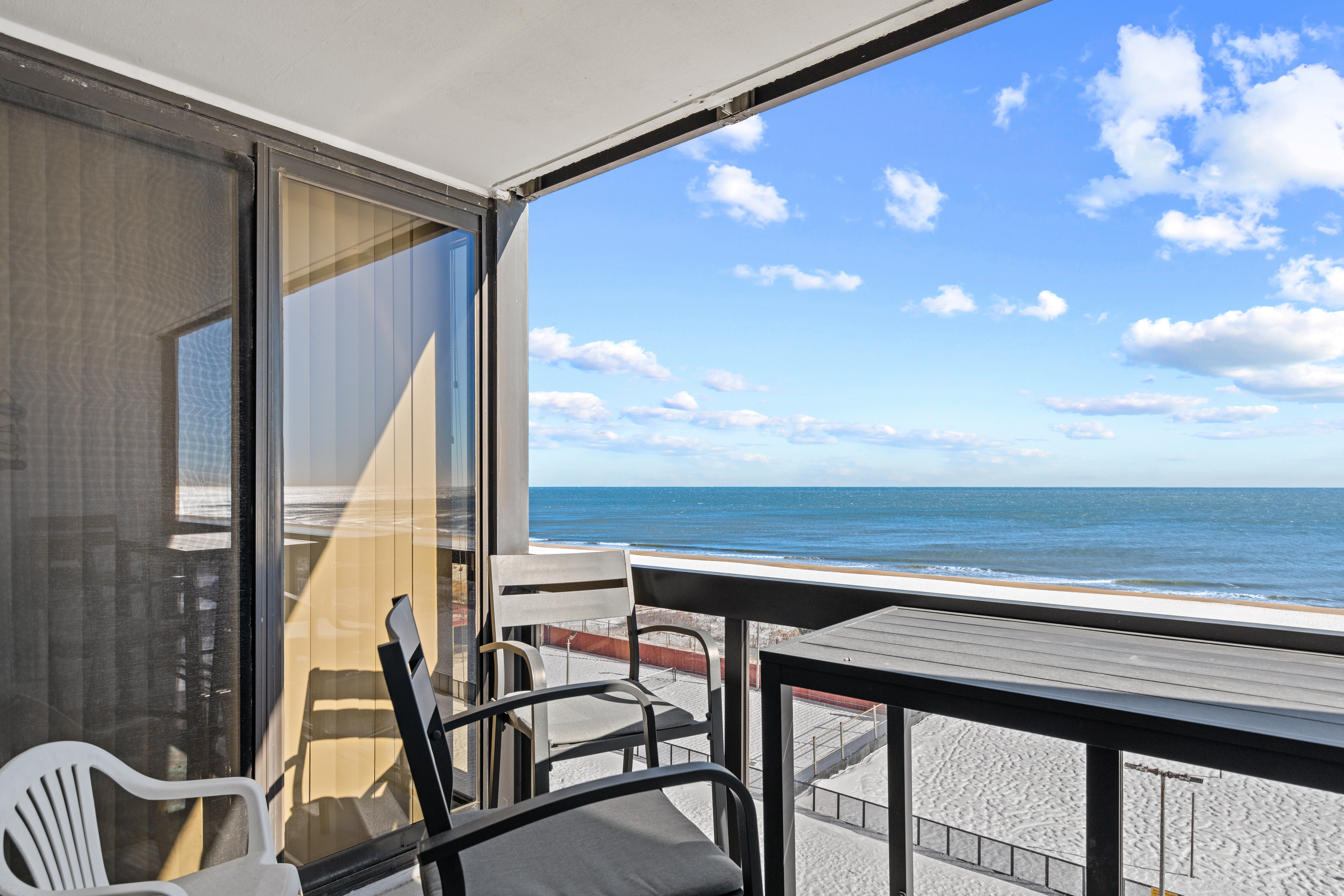 Sip your morning coffee while taking in the Sweet & Salty Ocean Breeze!