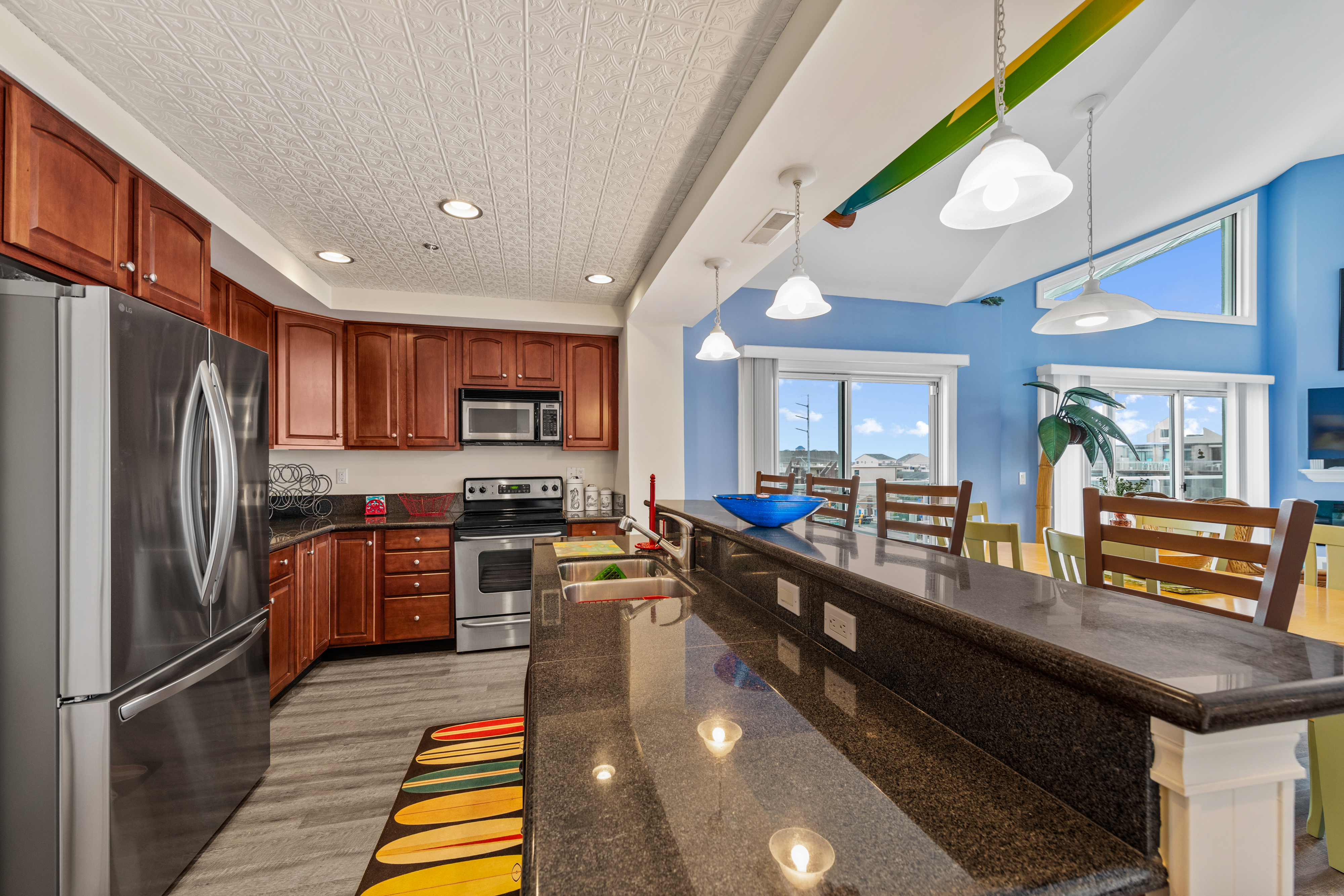 Warm Wood Cabinetry and Granite Countertops!
