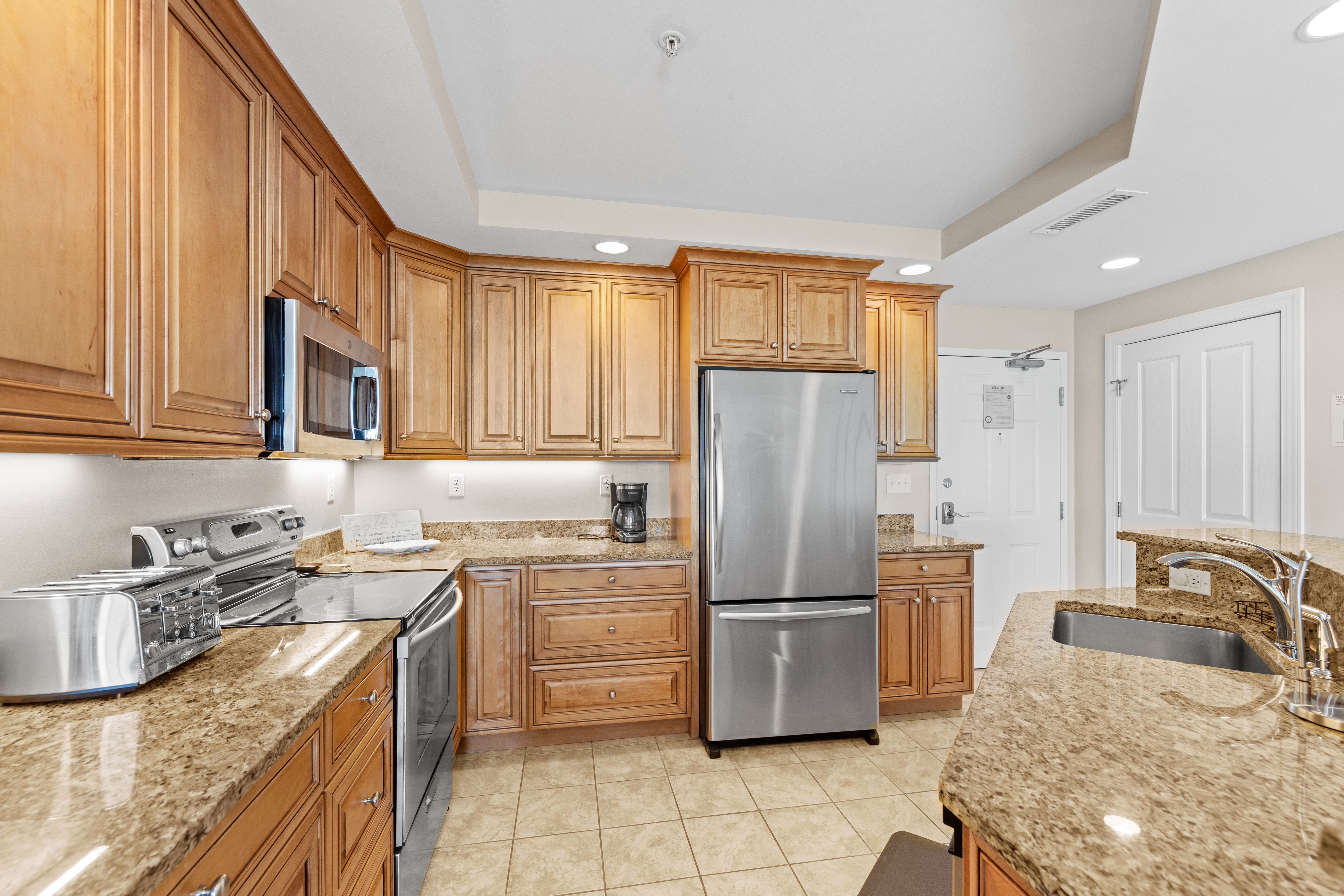 No detail has been overlooked in this beautiful, well-stocked Kitchen!