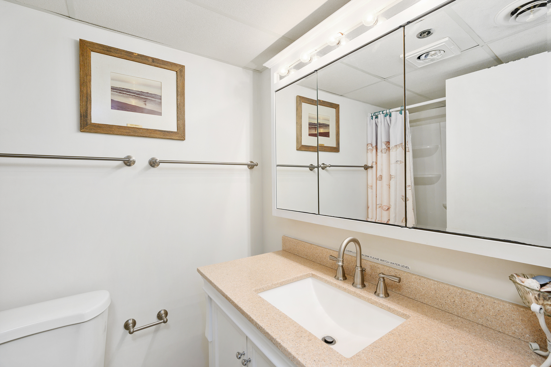 Bathroom 2 with a Shower/Tub Combo