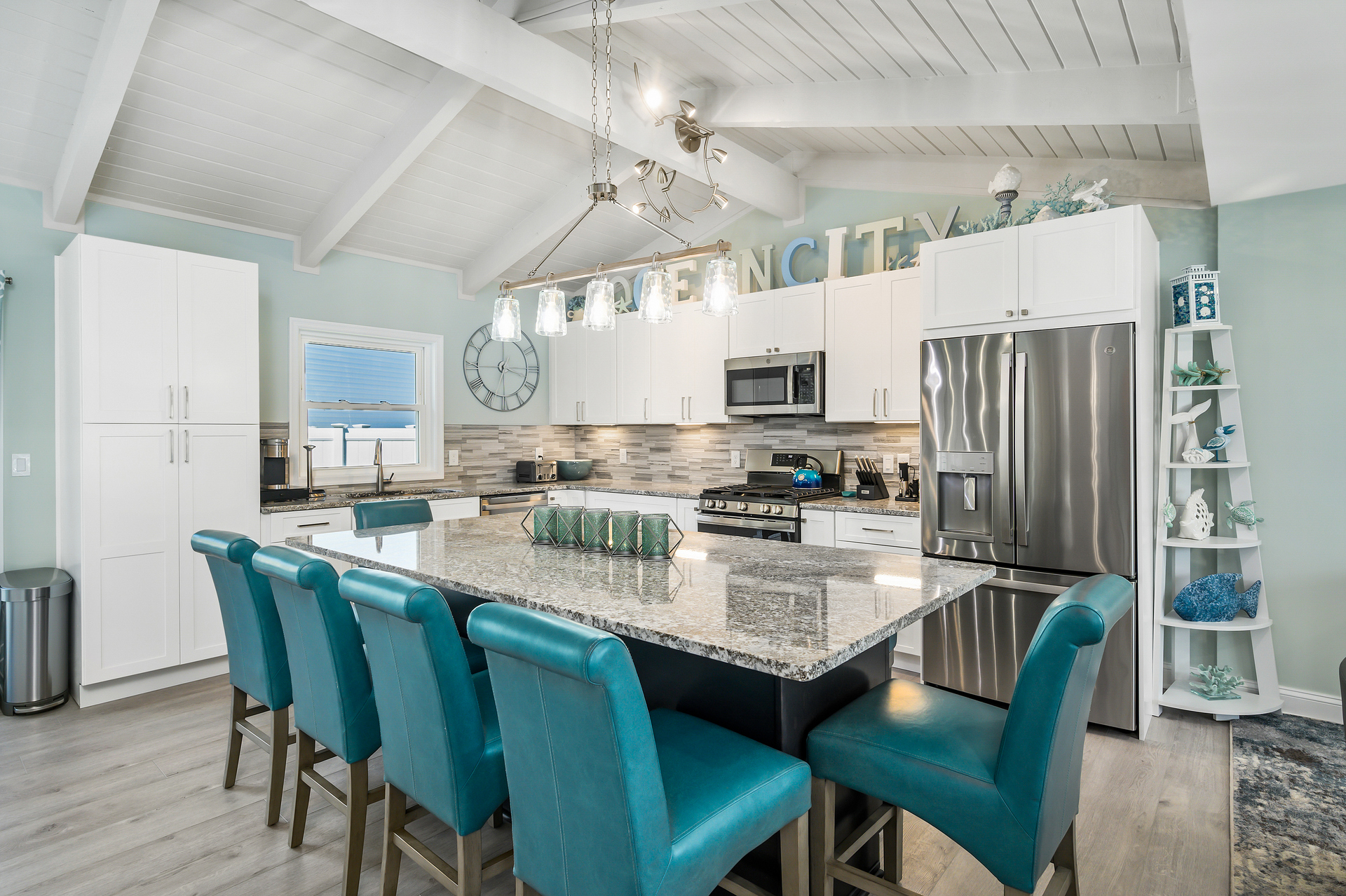 Oversized kitchen island perfect for a family meal in!