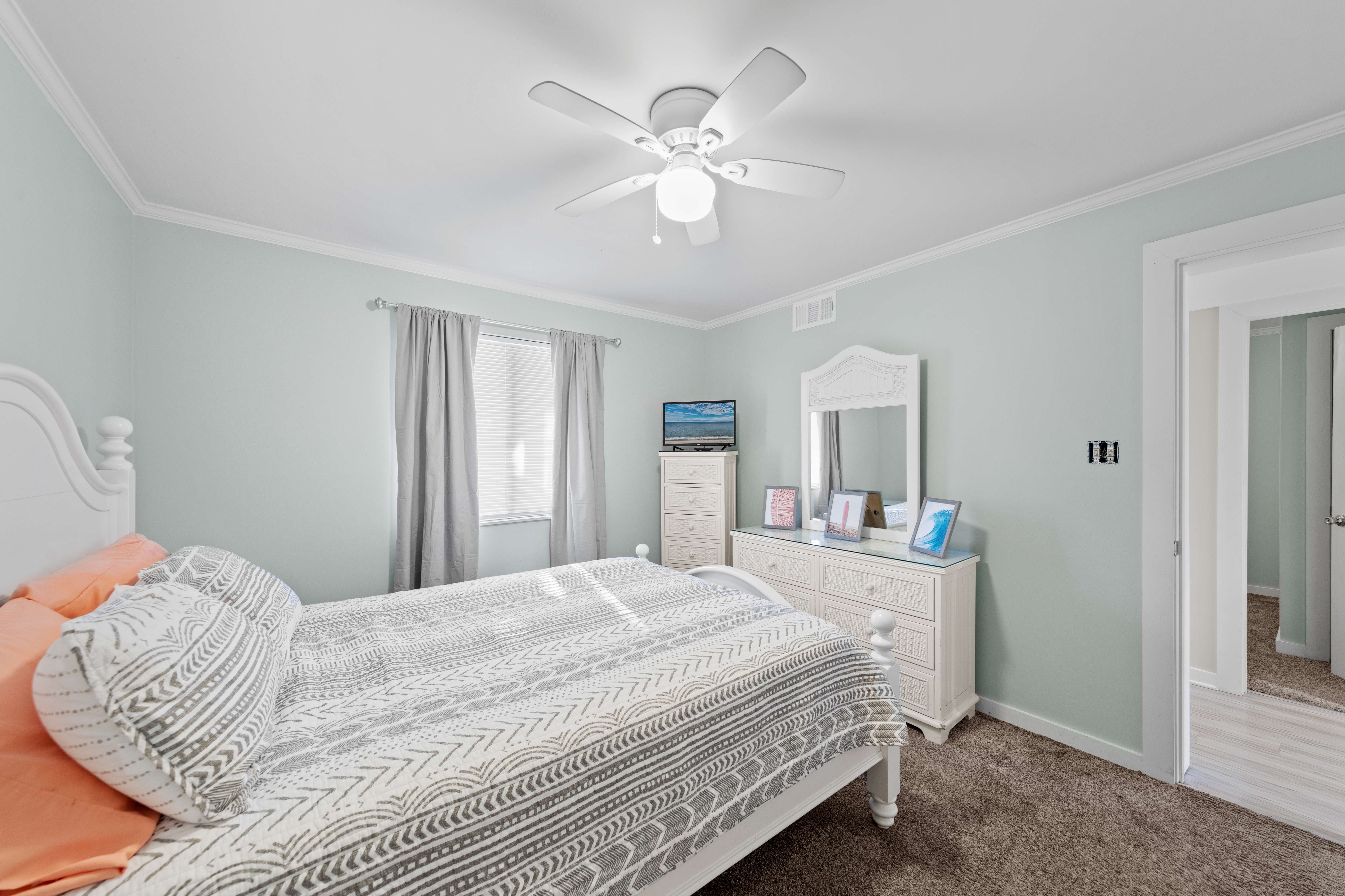 Curl up on the Queen Bed and watch your favorite movie!