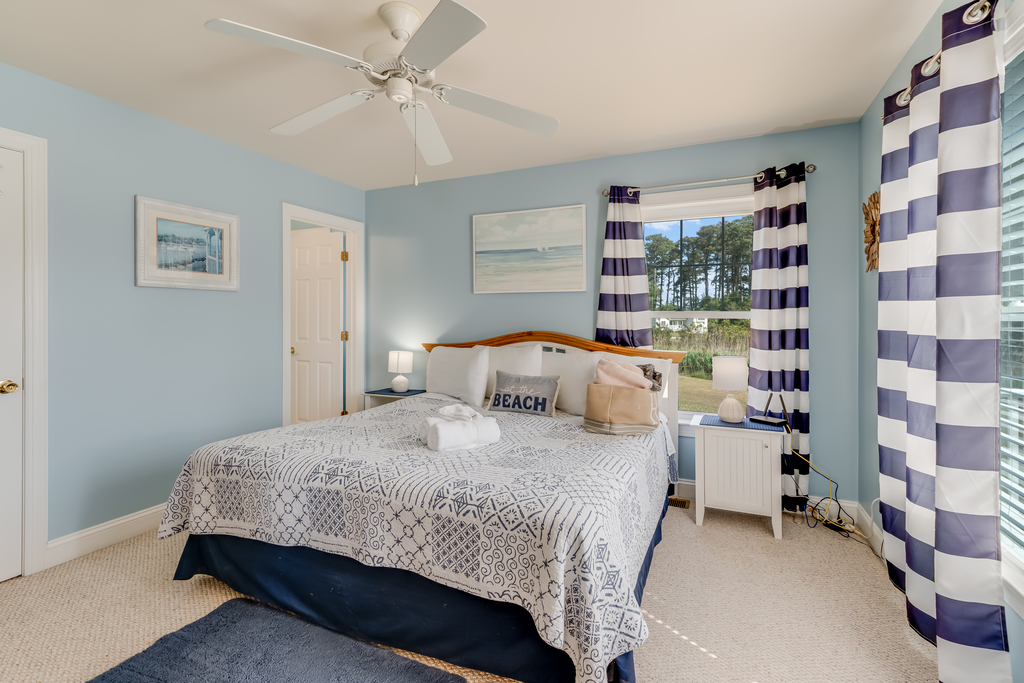 Sink into the comfy King Bed - pure bliss.