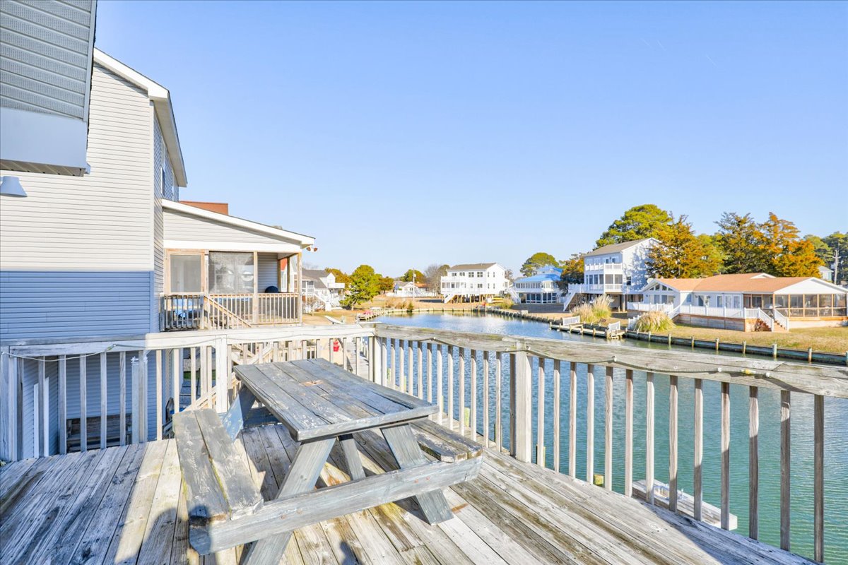 Enjoy some Fresh Local Crabs on the Water's edge.