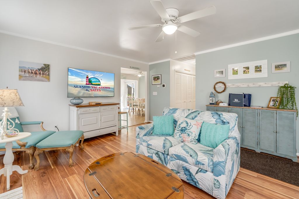 Relax in comfort and style with Free WiFi and Flat Screen Streaming TV