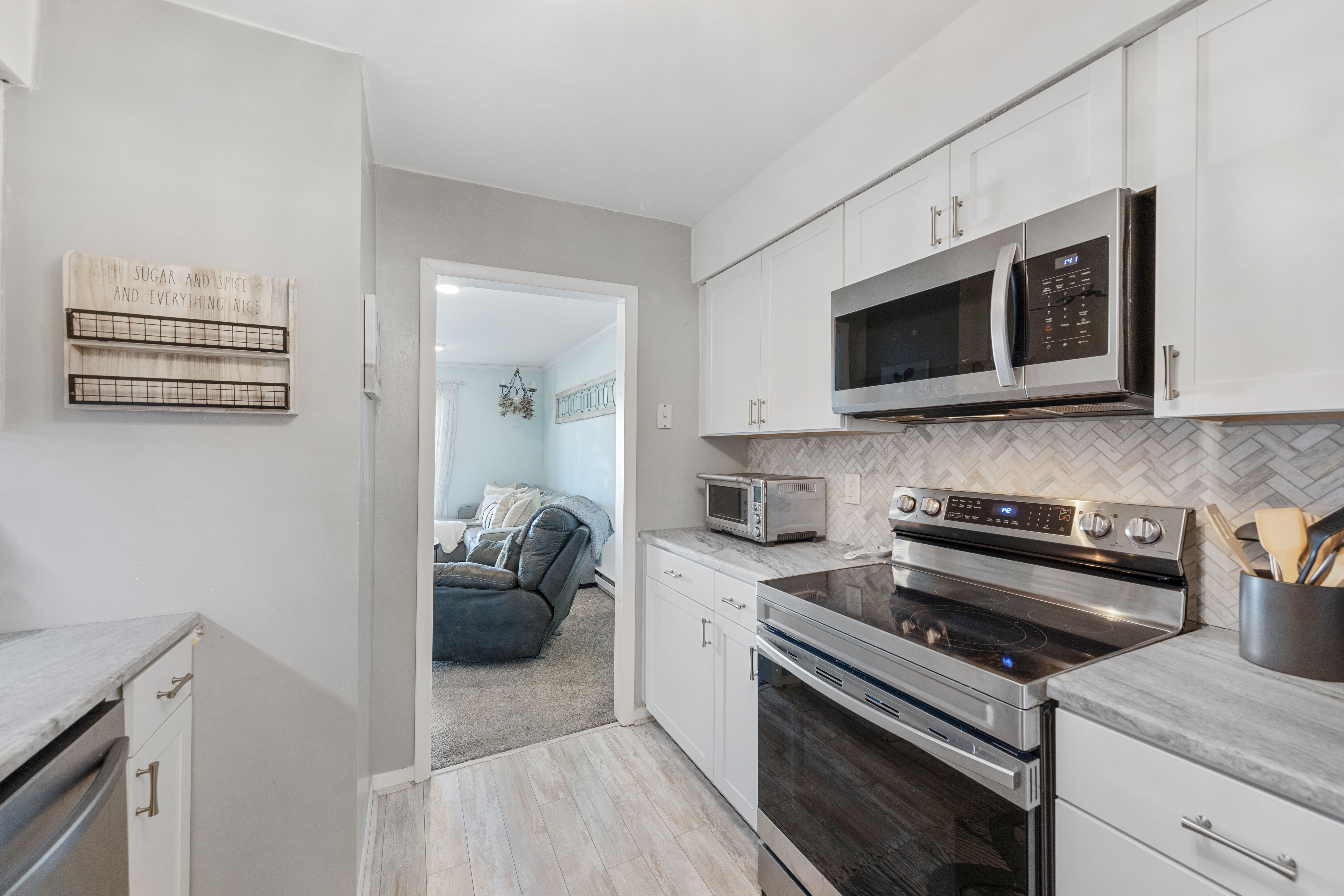 Colors of the Beach surround you in this gorgeous kitchen.