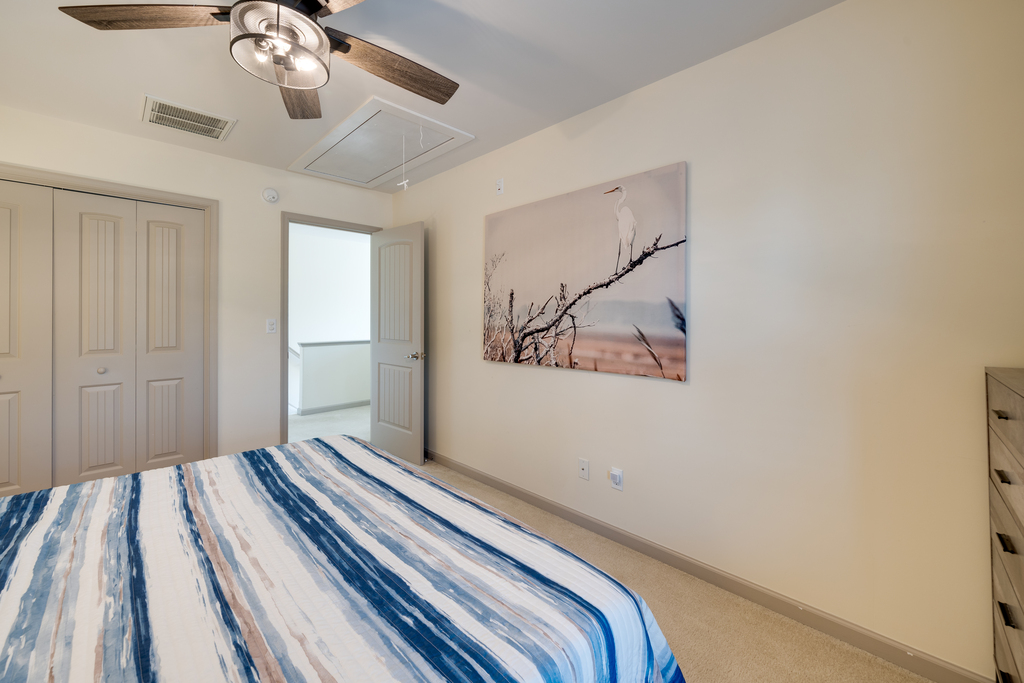 A great house for one large family, or for 2 families to share!