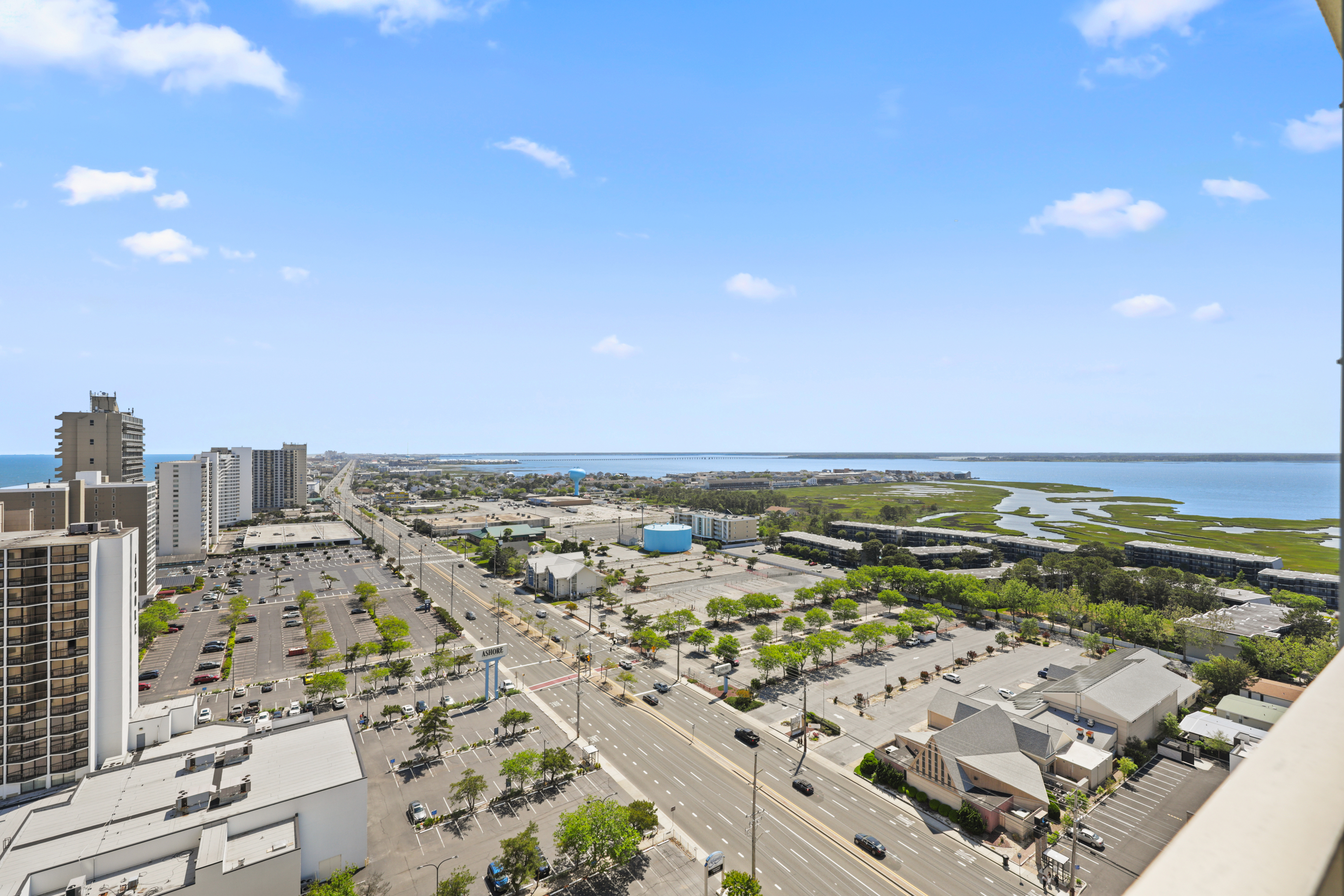 Sweeping Views of both the Ocean and the Bay.