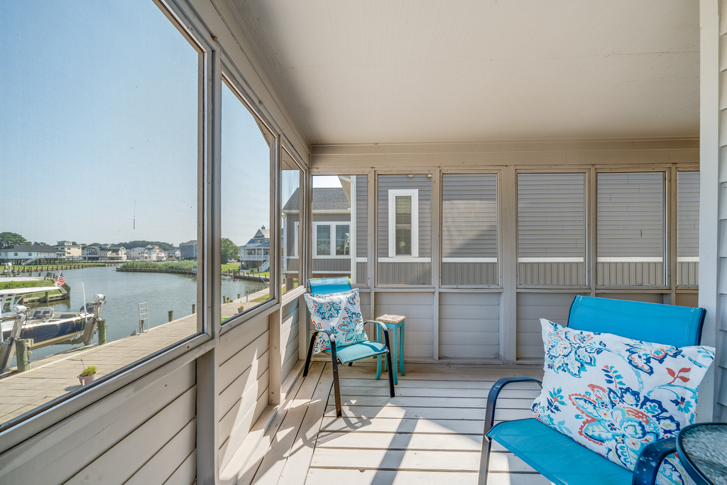 Watch Herons, Eagles, and Egrets fish for their morning meal.