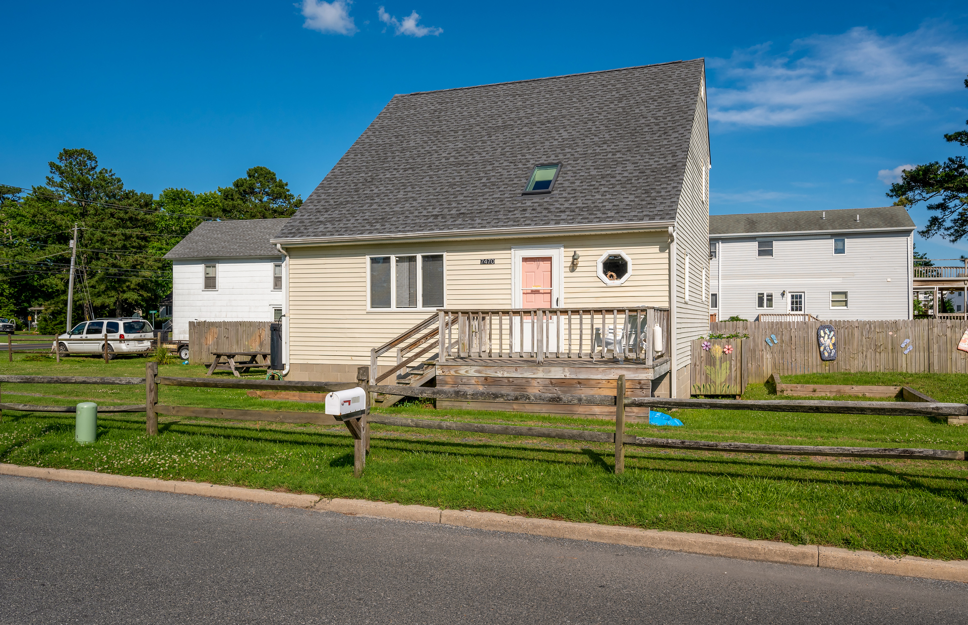 Channel View Charmer sleeps 8 in 3 comfy Bedrooms.