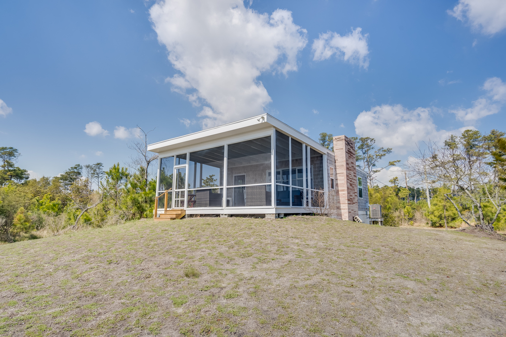 You'll love relaxing on the huge Waterfront Screened Porch.