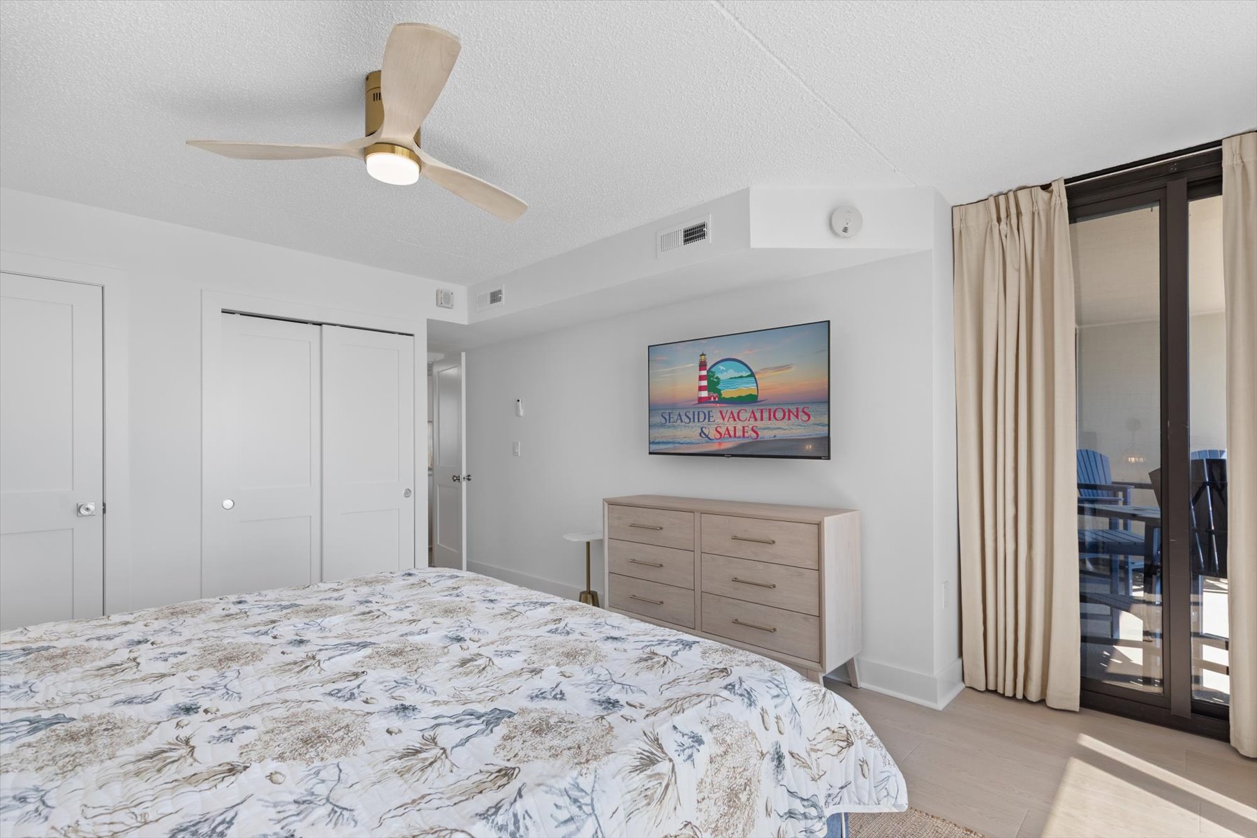 Wind down with a movie night on the flat screen TV.