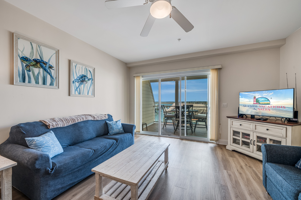 Spectacular Views of the Marina and Chincoteague Bay!