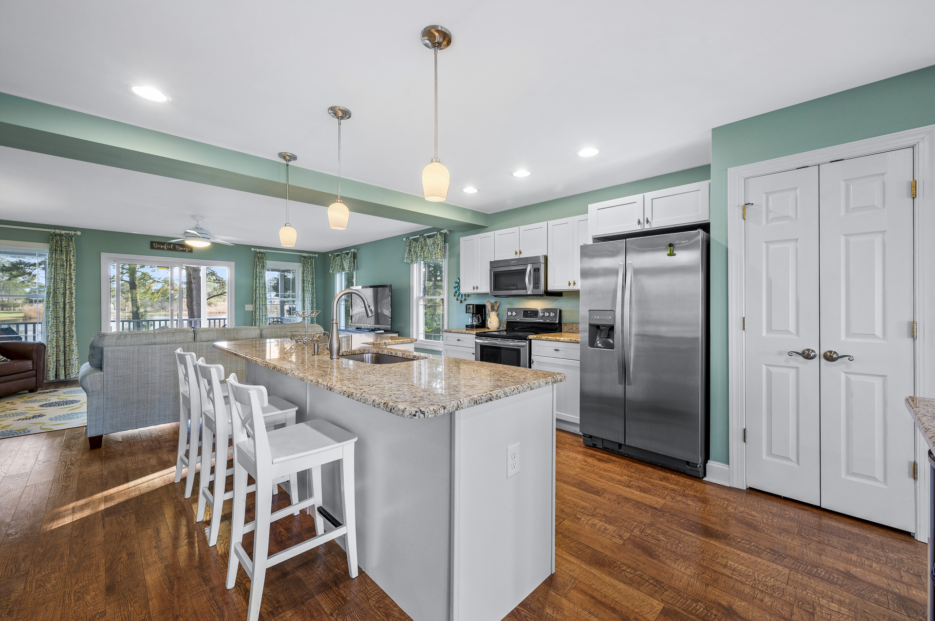 Grab a quick bite at the Breakfast Bar before hitting the Beach.