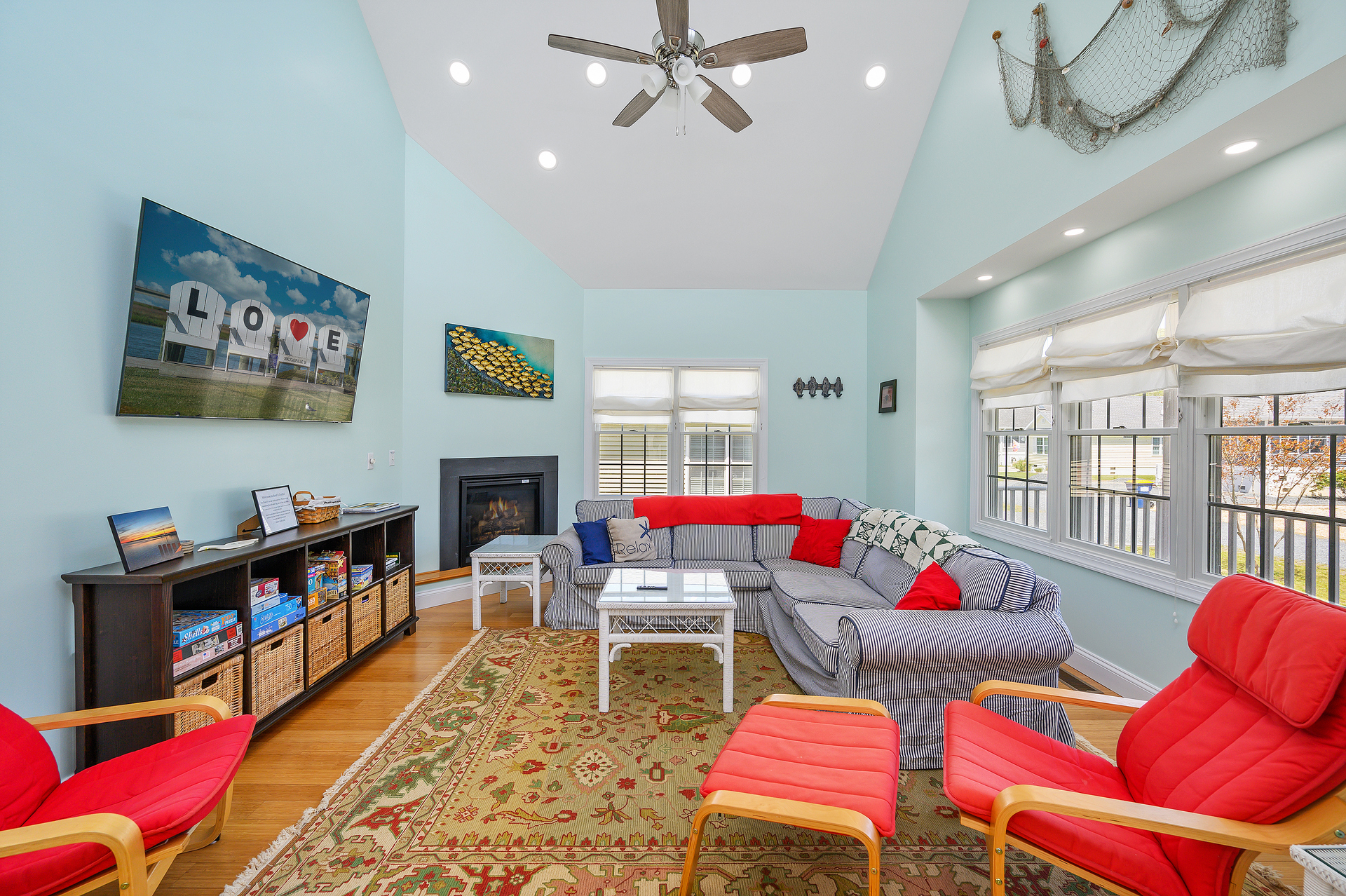 Ariel`s Grotto has soaring ceilings & brilliant Hardwood Floors.