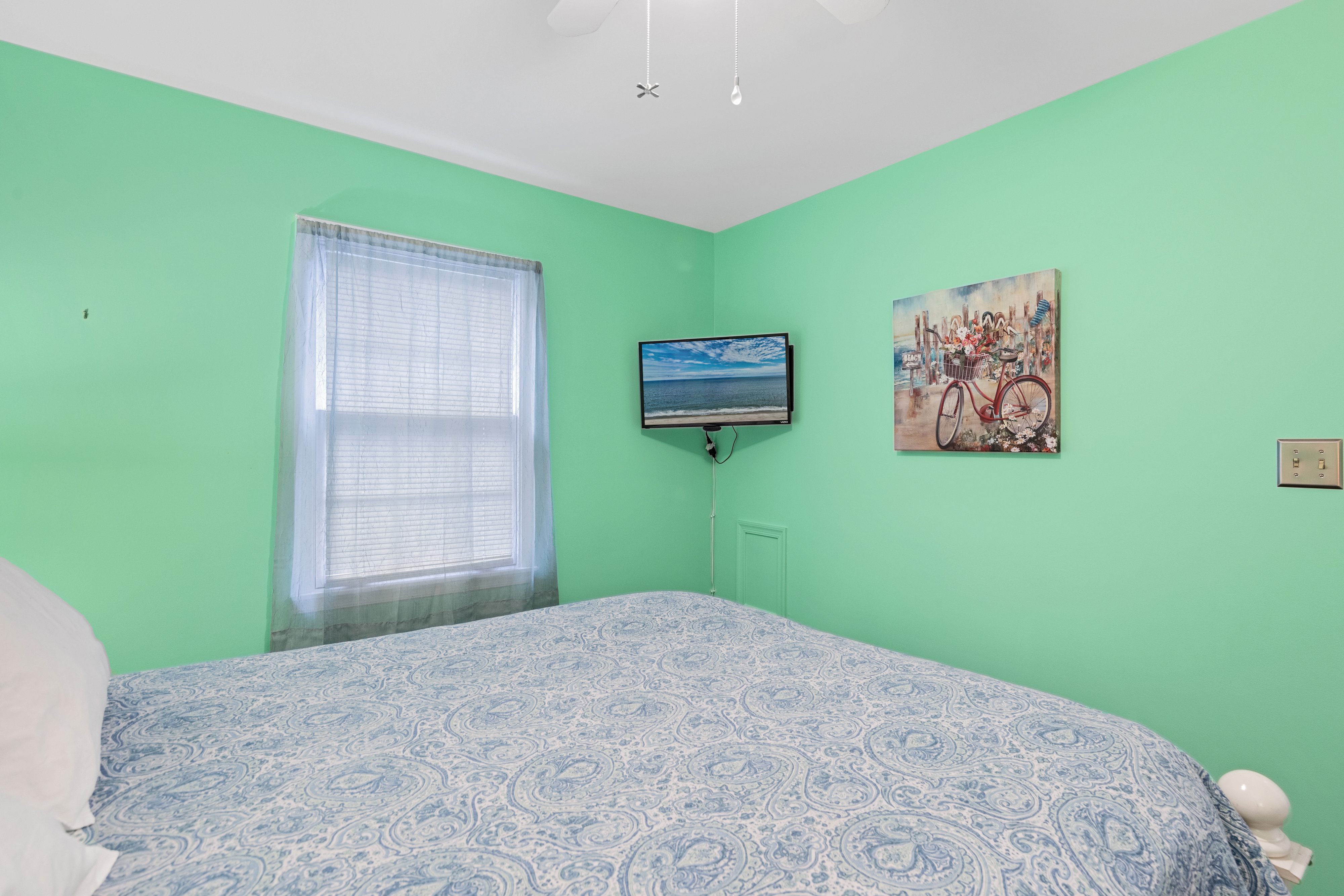 Relax for a night in with the Flat Screen TV.