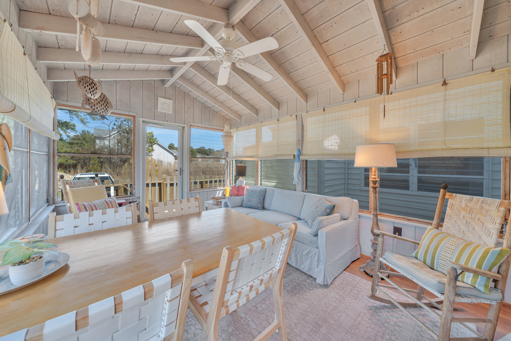 This end unit Townhome is perfect for a small family, or a few couples traveling together.