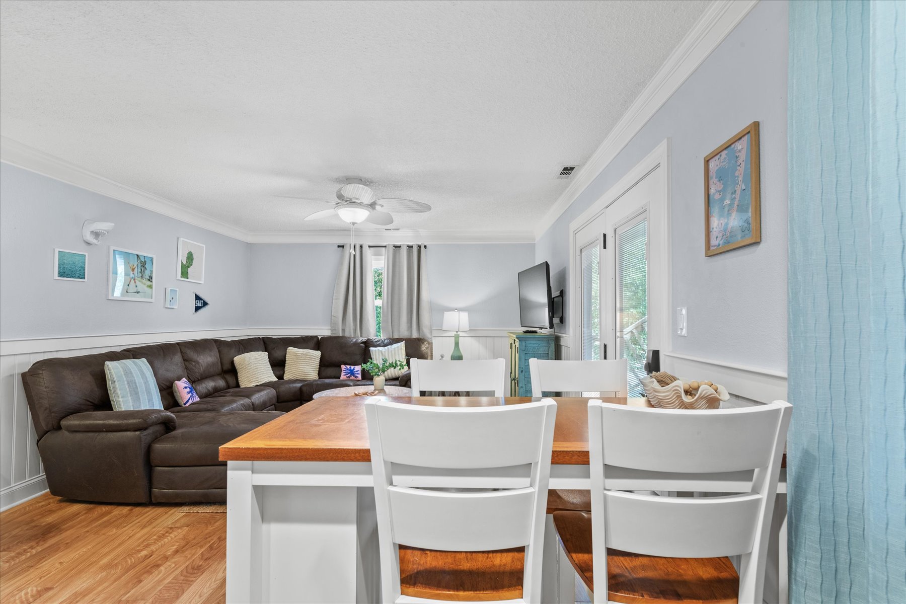 Plenty of counter space to pack you Beach cooler.