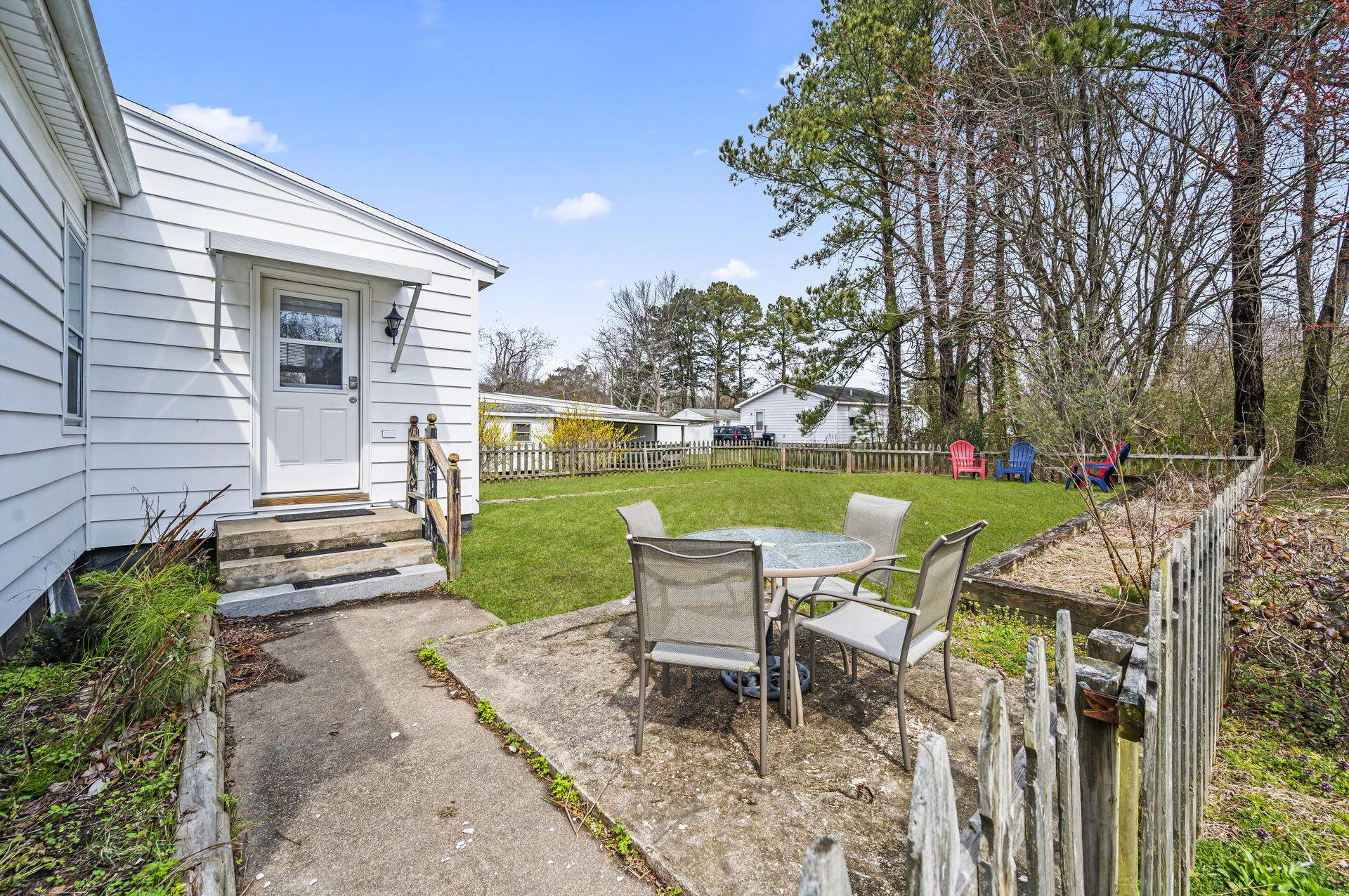 Starbright Cottage has a great backyard, as well!