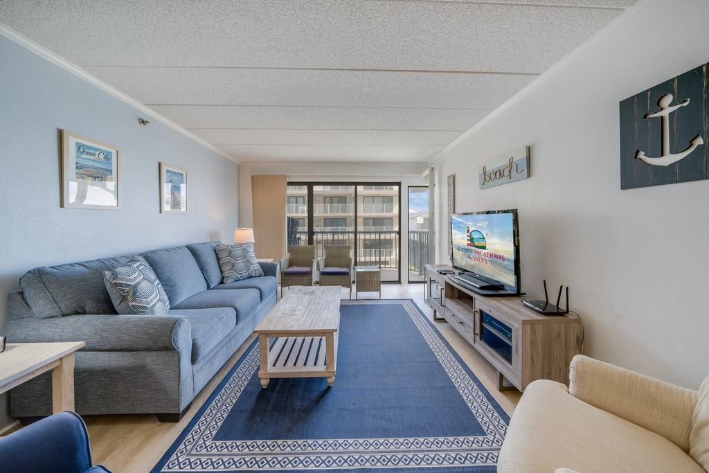 Step directly out onto the balcony from the living room and take in the spectacular ocean views.