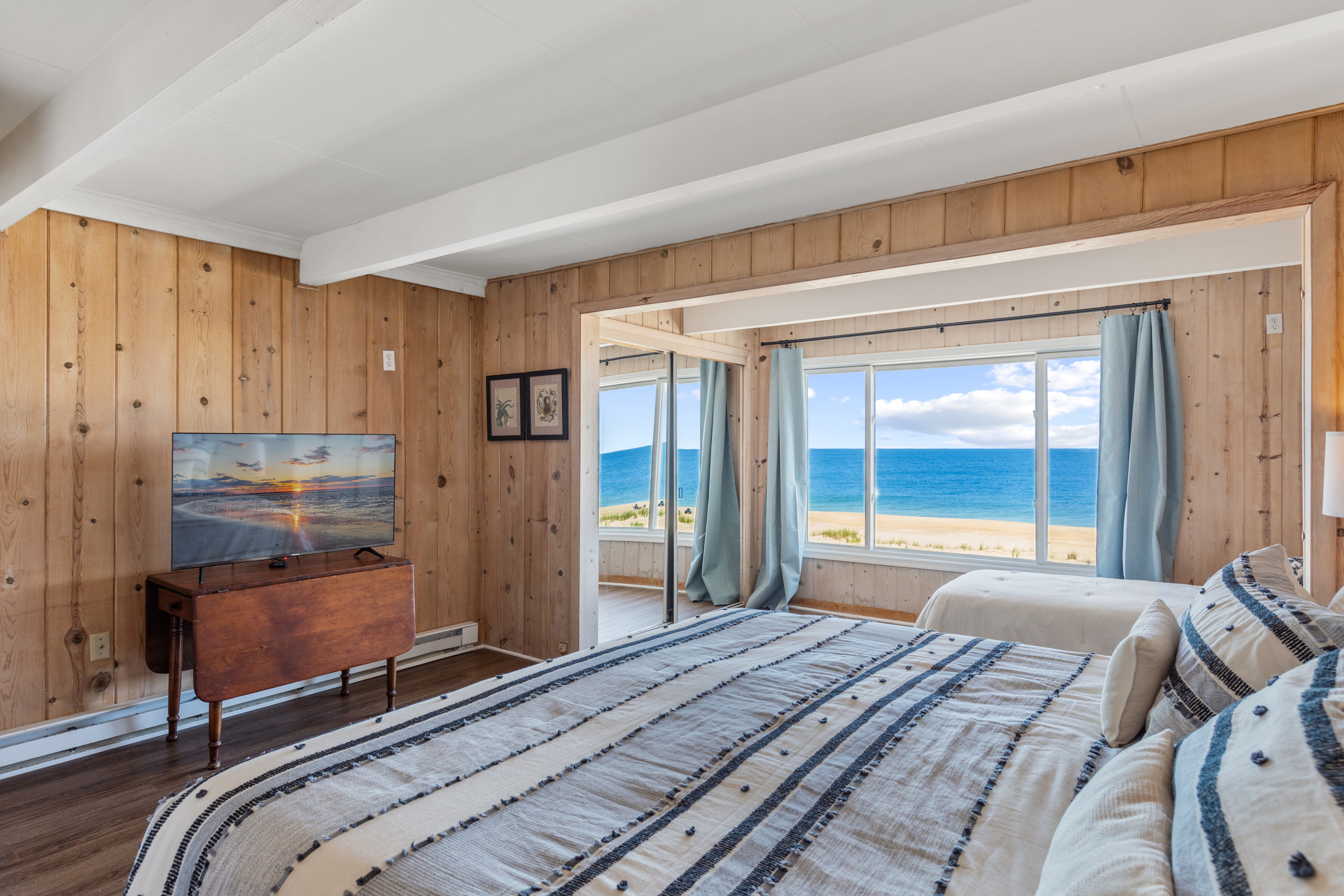 Incredible Ocean Views and a Flat Screen TV!