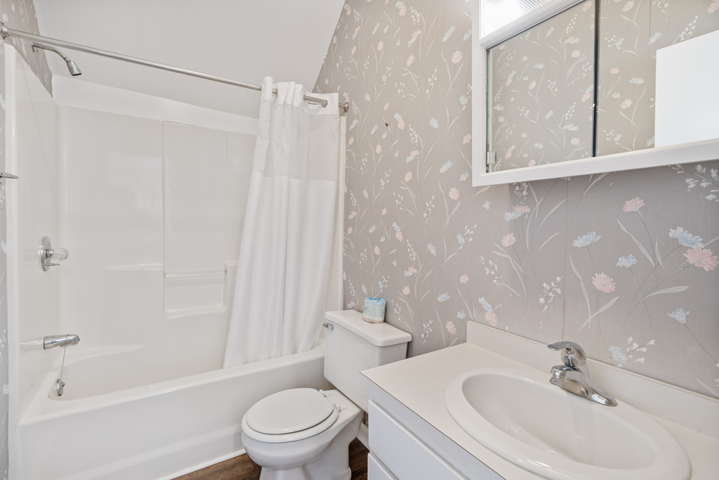 Full Bath with Tub/Shower Combo.
