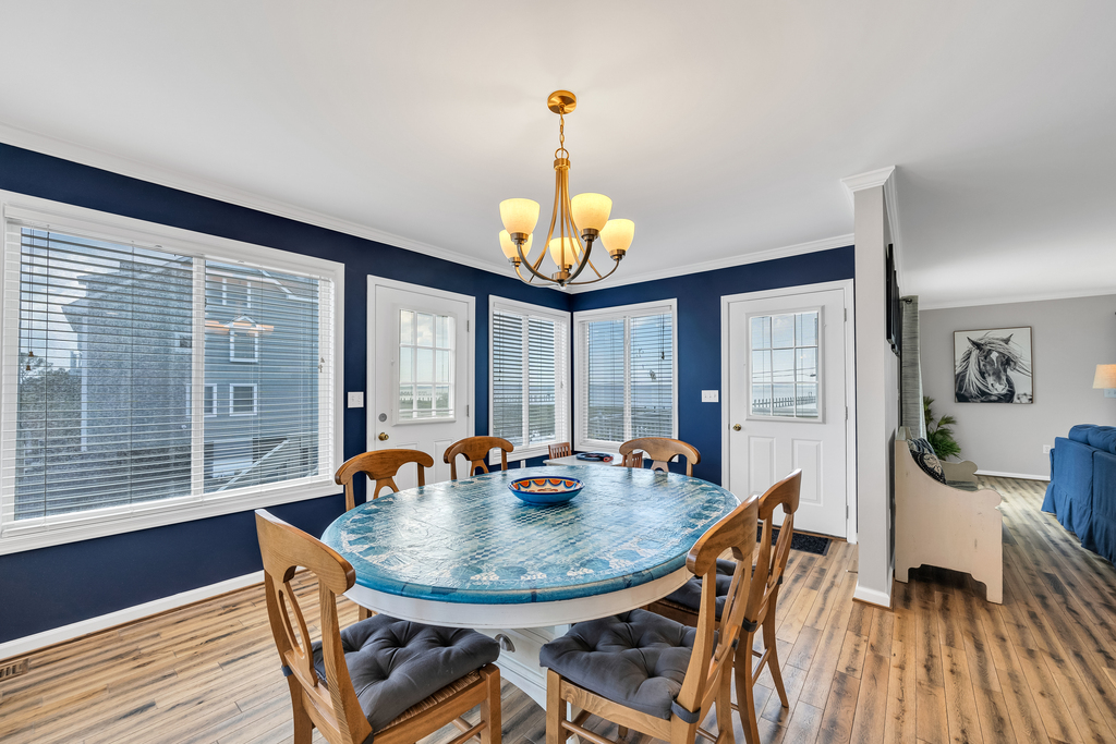 Dine in the comfort of the AC or Al-Fresco on the Waterfront Deck.