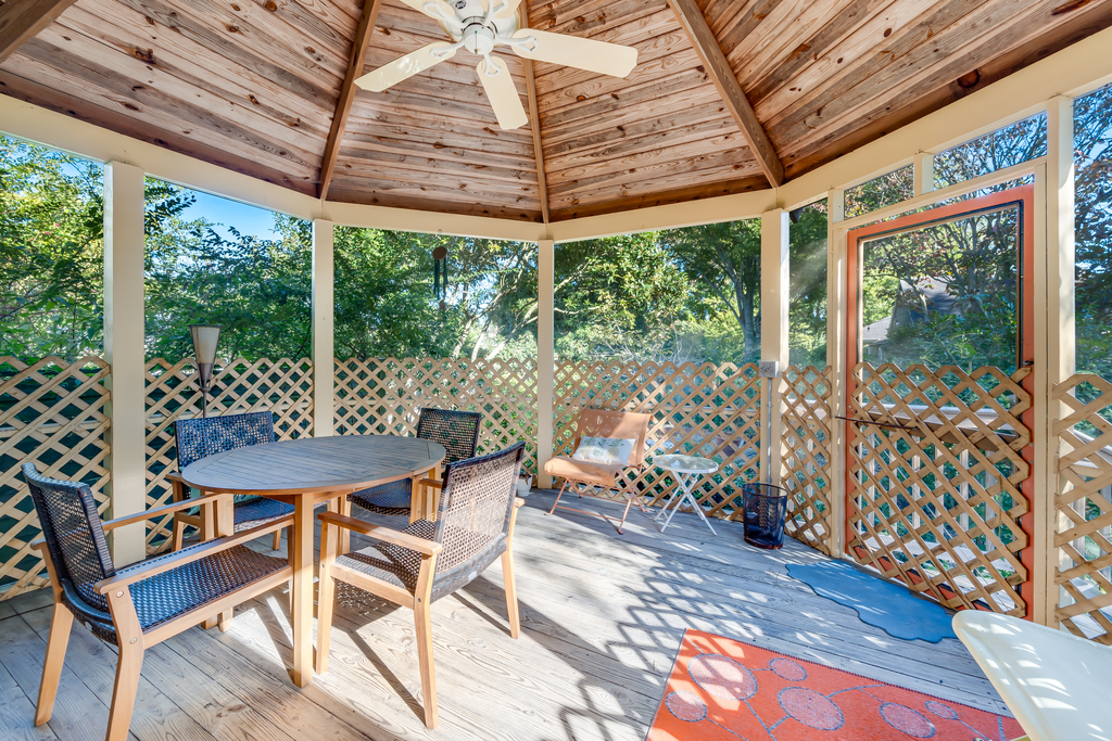 Begin and end every precious Vacation Day right here!