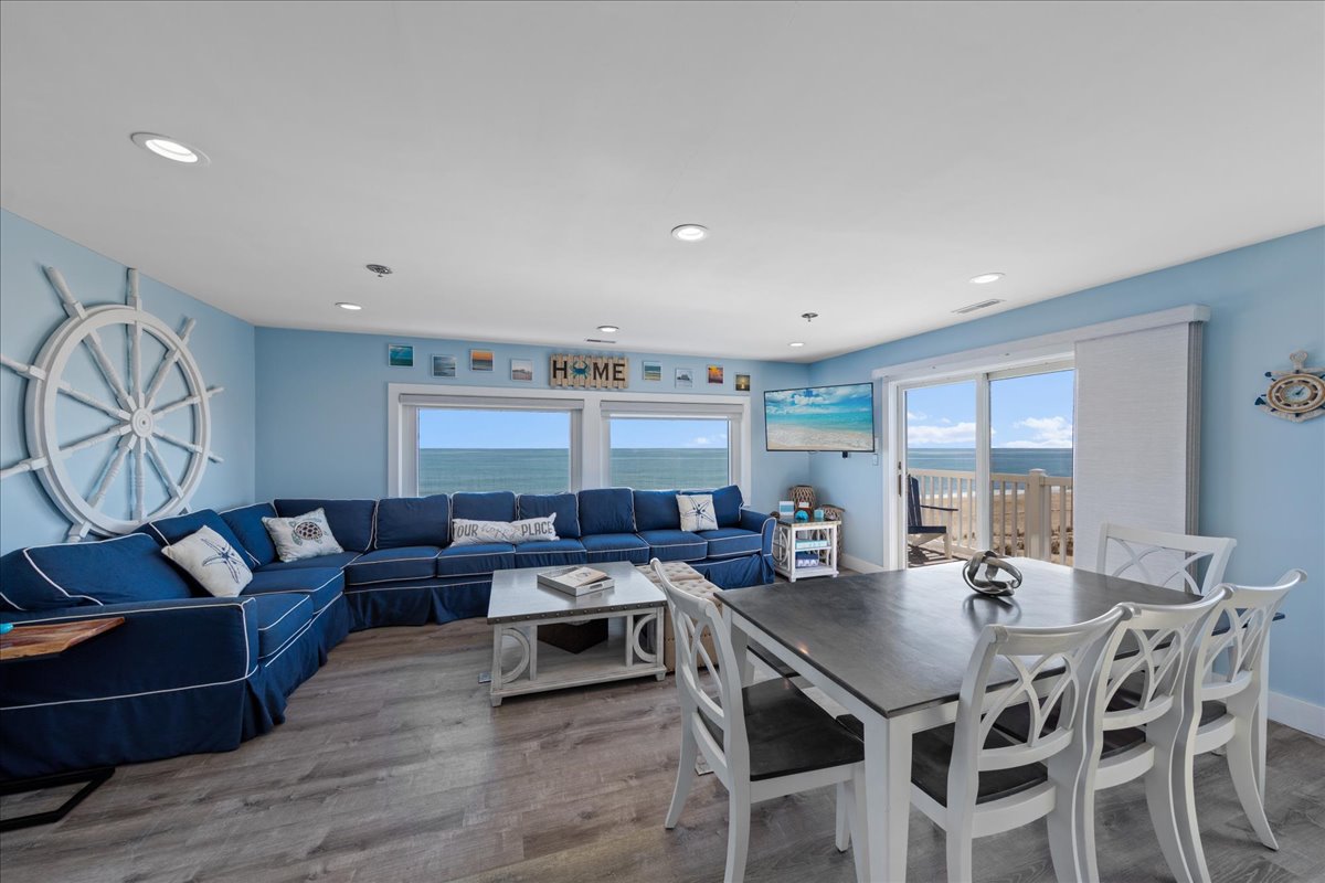 Enjoy a movie with the whole family on the big flat screen smart TV equipped with cable and Free Wi-Fi!