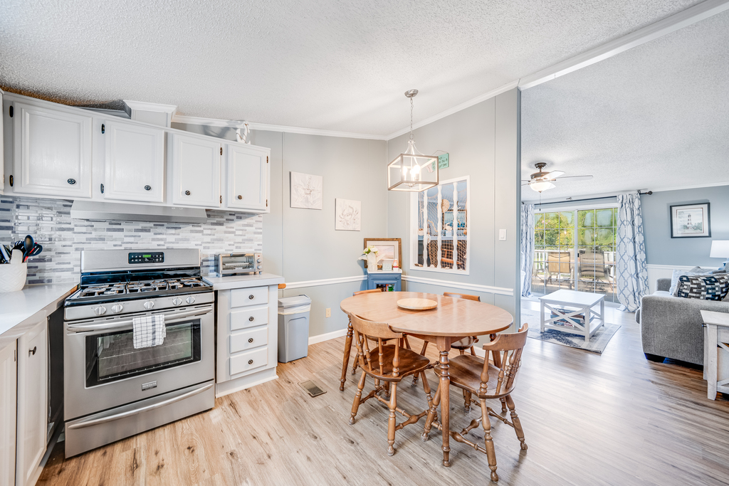 Additional Eating Space in the Kitchen.