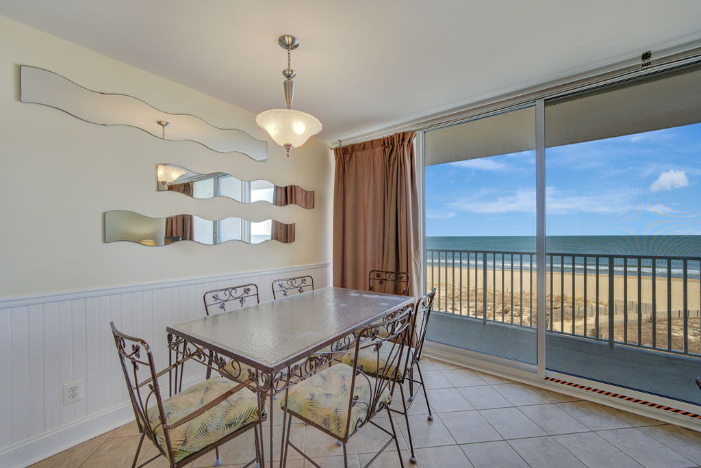 Plenty of Seating for your Family!