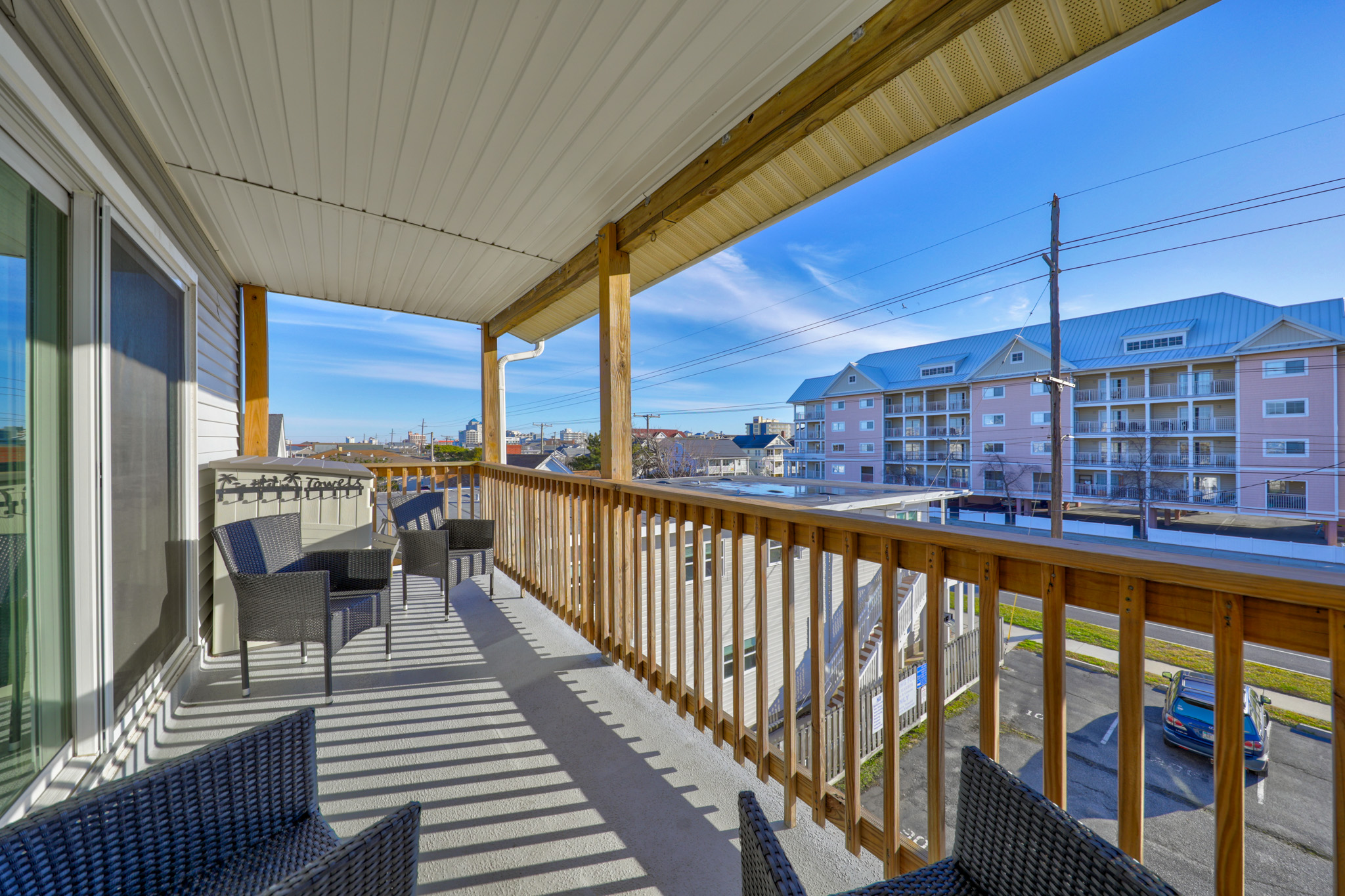 Plenty of Space and Seating out on the Front Deck!