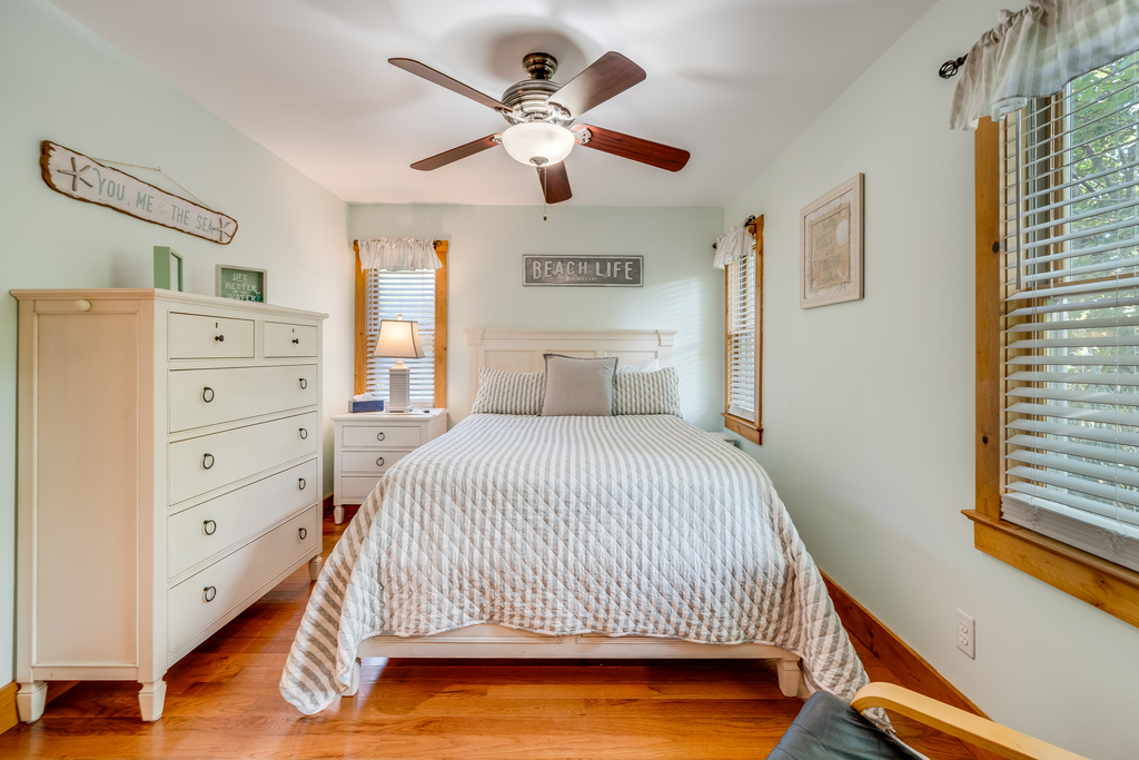 Heron's Hideaway sleeps 12 in 3 Bedrooms, plus a Sleeper Sofa.