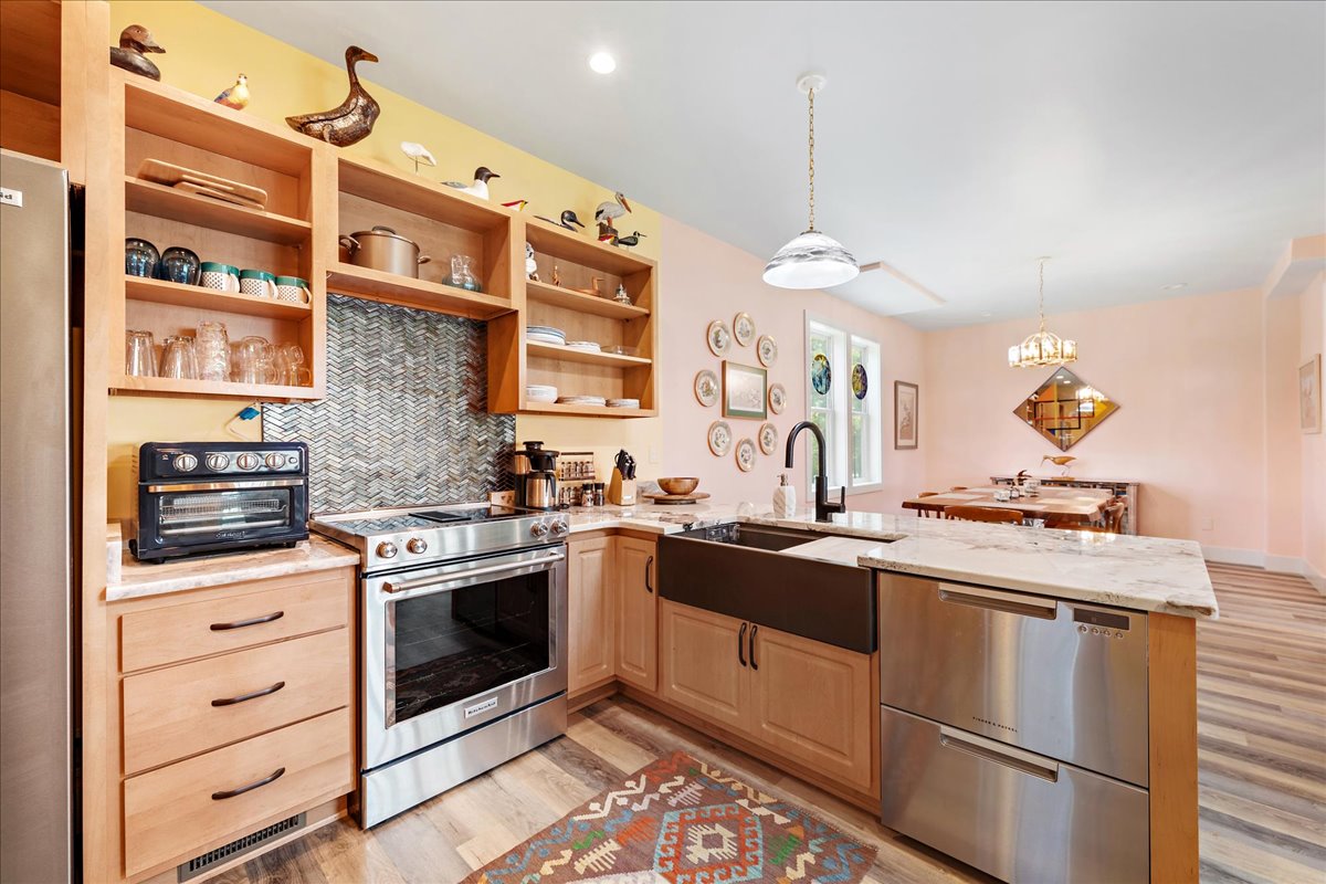 House on the Dune has that wide-open feel we just love, with a wall of windows to the Bay.