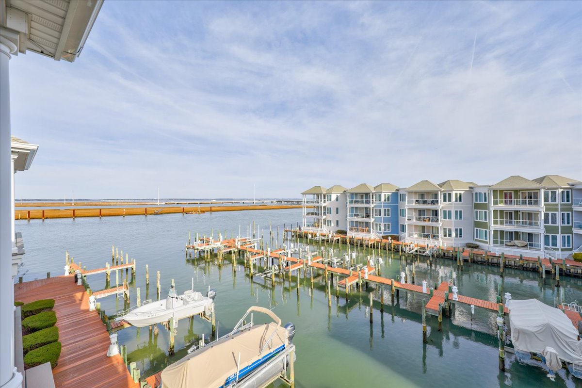 There's nothing like living by the water's edge.