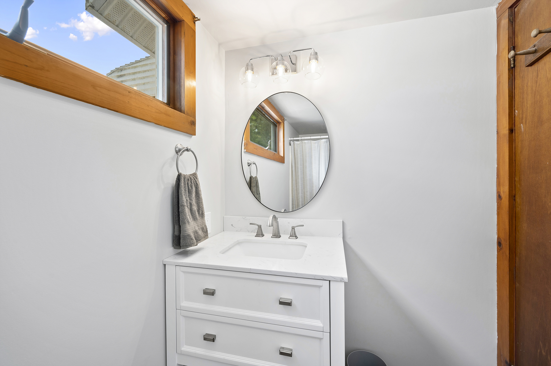 And there's a Full Bath just off the Kitchen, as well.