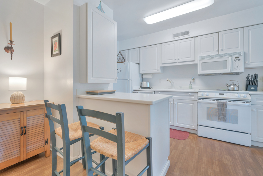 Grab a quick bite at the Breakfast Bar before hitting the Beach.