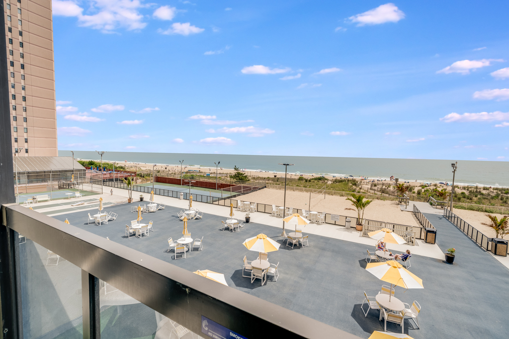 Or slip out to stargaze with a glass of wine while the rest of your family slumbers!