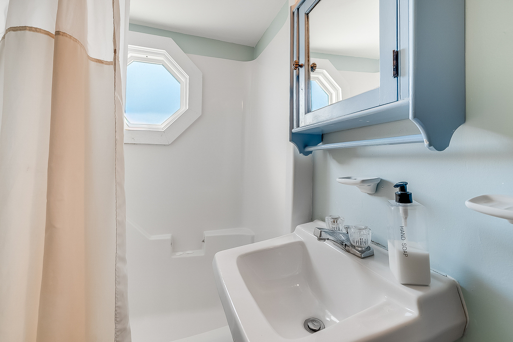 Full Bath with Tub/Shower Combo.