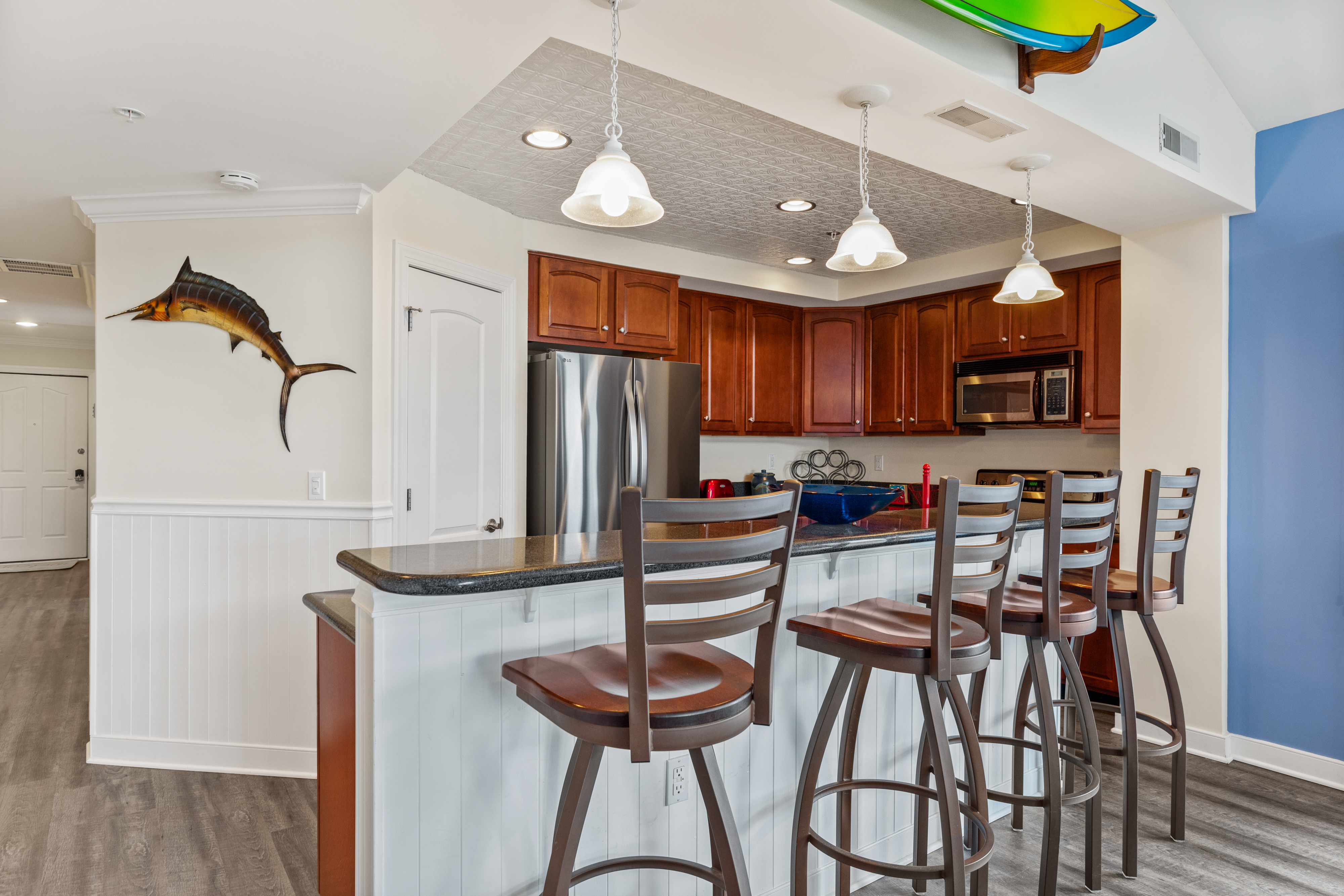 Grab a quick bite before hitting the Beach at the Spacious Island!