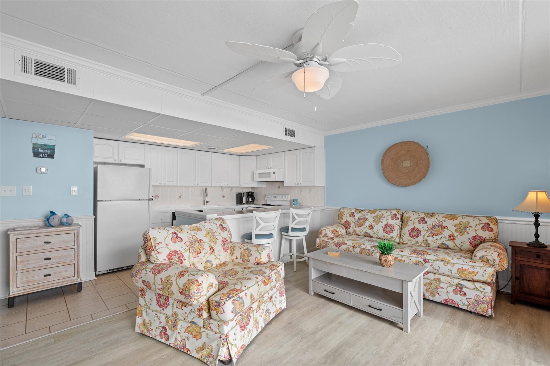 The open living area is ideal for spending time together without ever feeling crowded