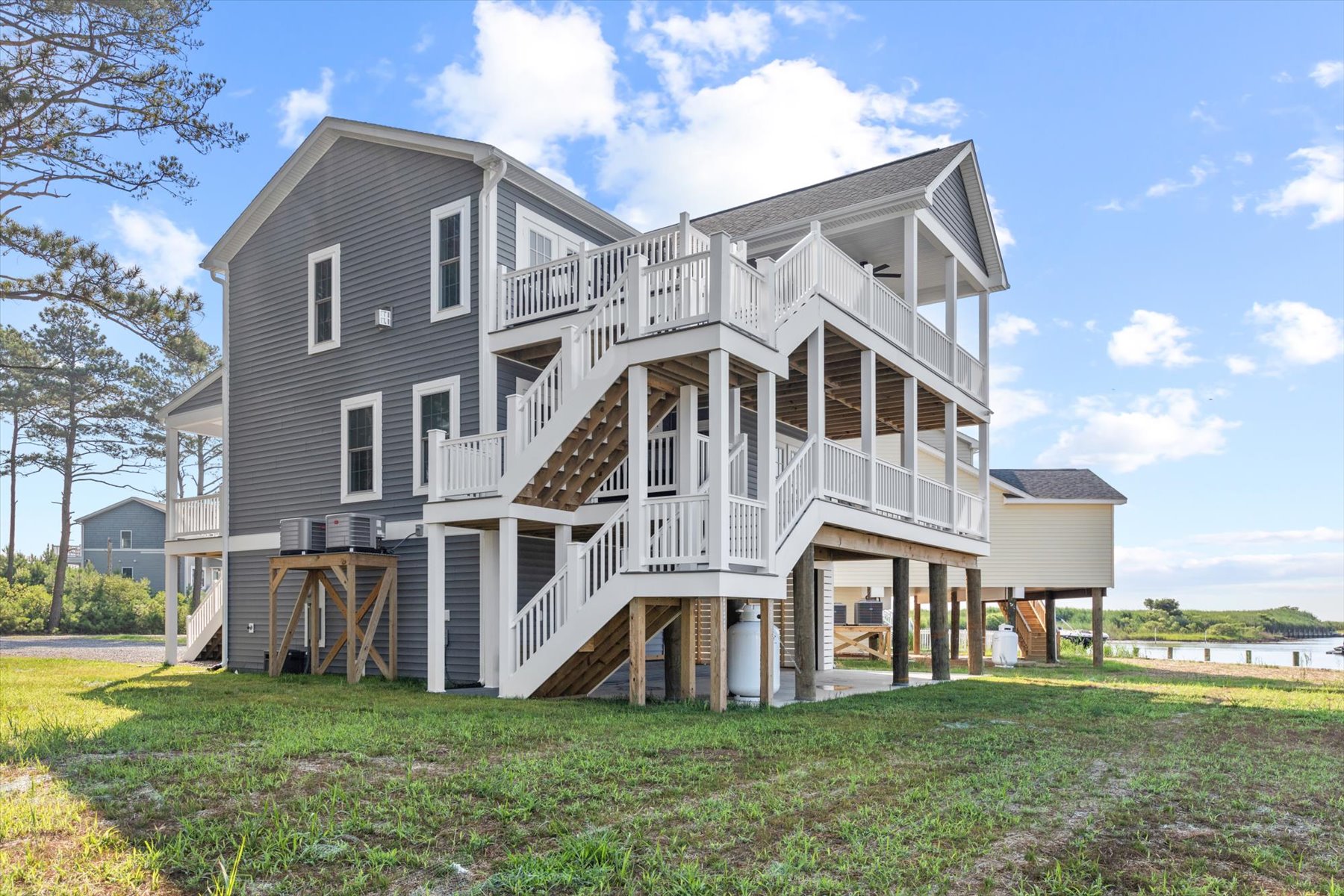 Welcome to Stacked Deck in Captain's Cove Golf and Yacht Club!