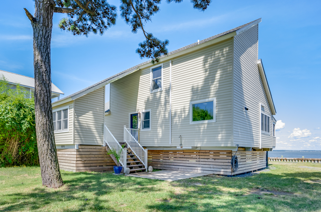 This wonderful home sleeps 8 in pure comfort and style.